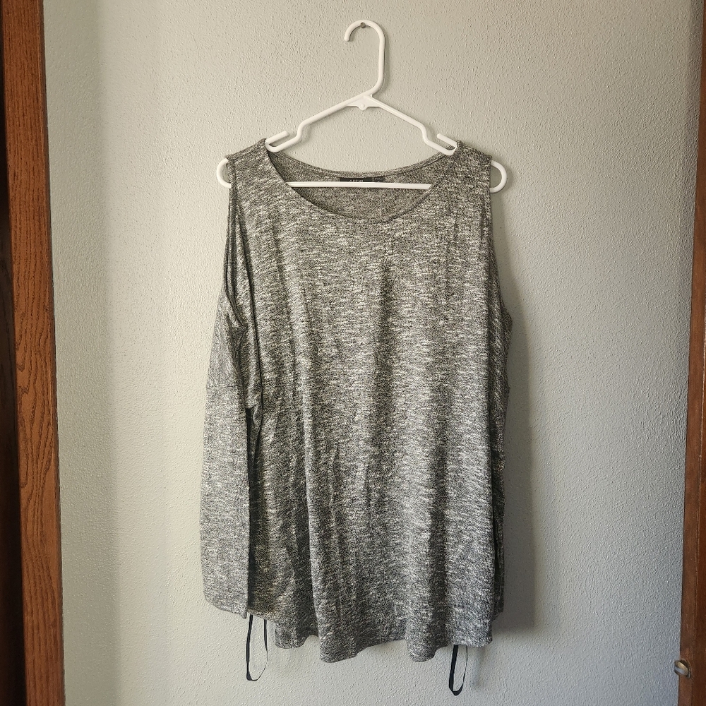 NWT Apt. 9 Gray Long Sleeve Cold Shoulder Top